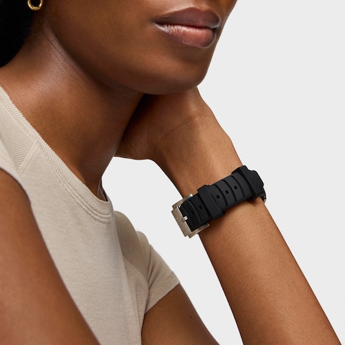 Reloj analógico automático con caja de acero IPG dorado y brazalete de silicona negra TOUS Now