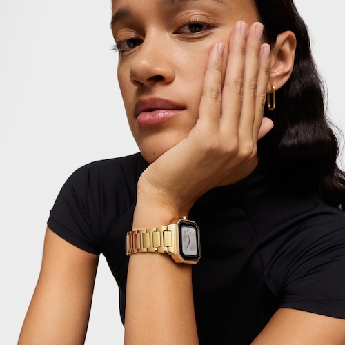 Smartwatch with gold-colored steel bracelet and zirconias B-Connect