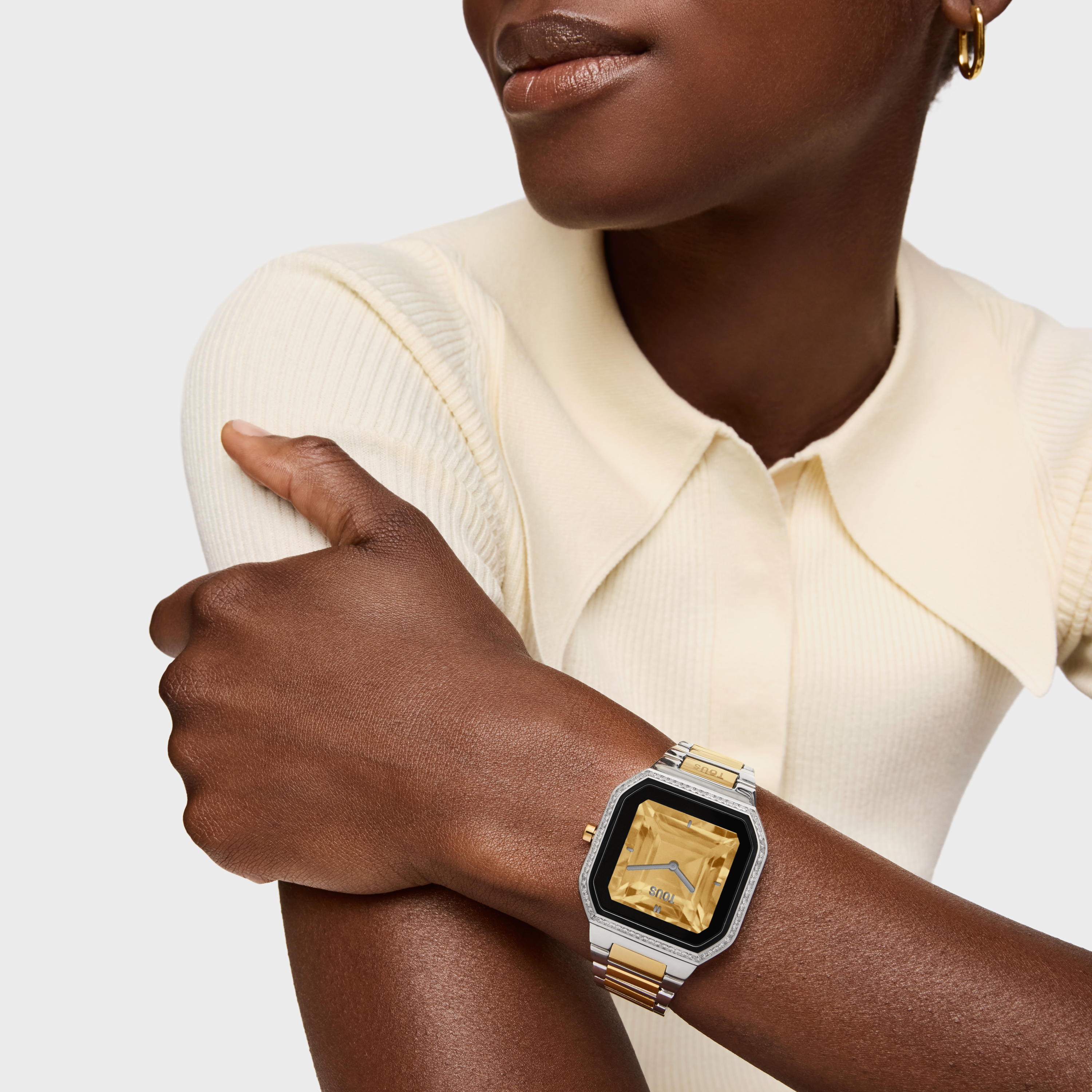 Reloj smartwatch con brazalete de acero, acero dorado y zirconitas B-Connect