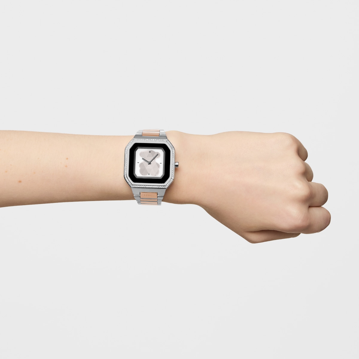 Smartwatch with steel bracelet and rose-colored steel and zirconias B-Connect