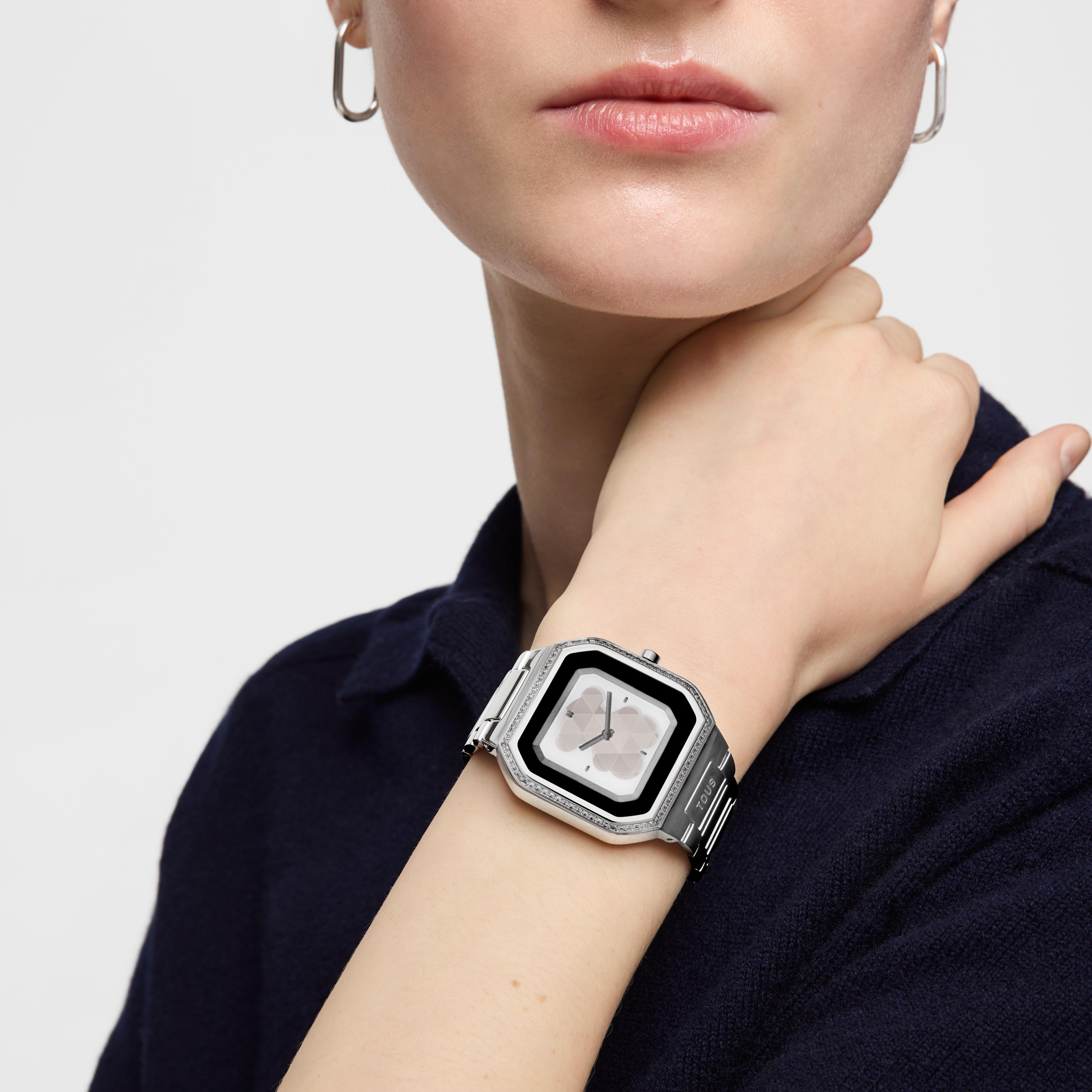 Smartwatch with steel bracelet and zirconias B-Connect