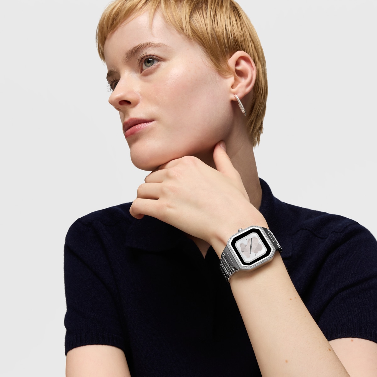 Smartwatch with steel bracelet and zirconias B-Connect