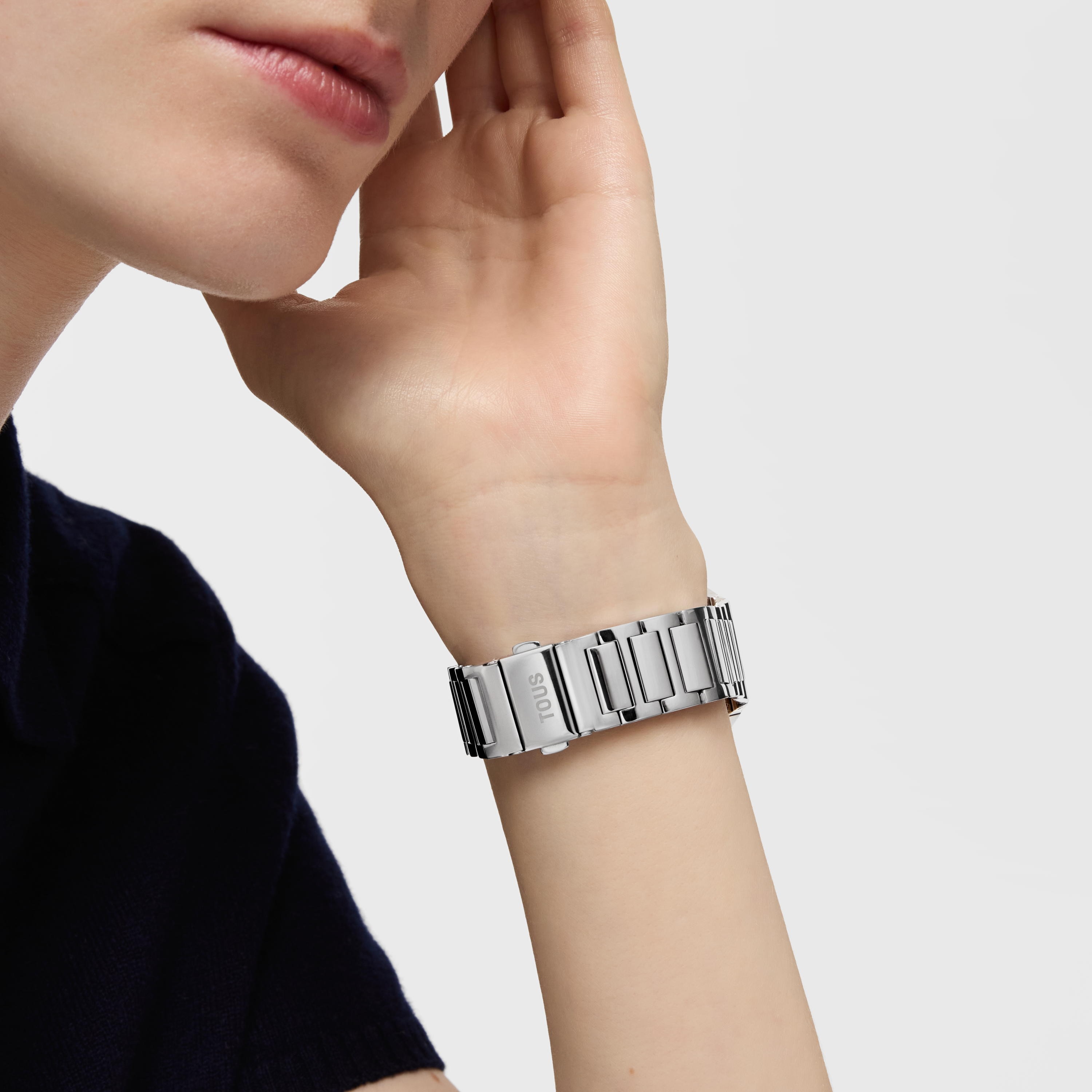 Smartwatch with steel bracelet and zirconias B-Connect