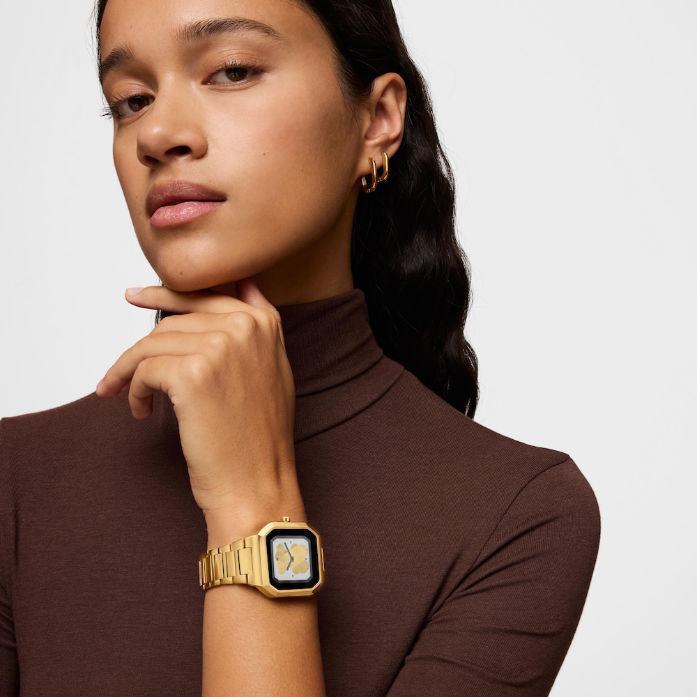 Wyposażony w&nbsp;bransoletę ze stali w kolorze złotym smartwatch B-Connect