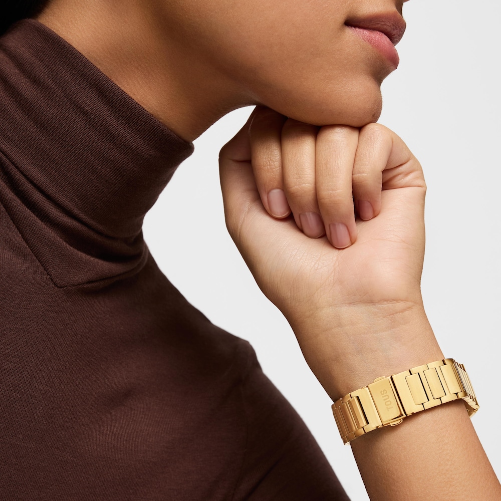 Wyposażony w&nbsp;bransoletę ze stali w kolorze złotym smartwatch B-Connect