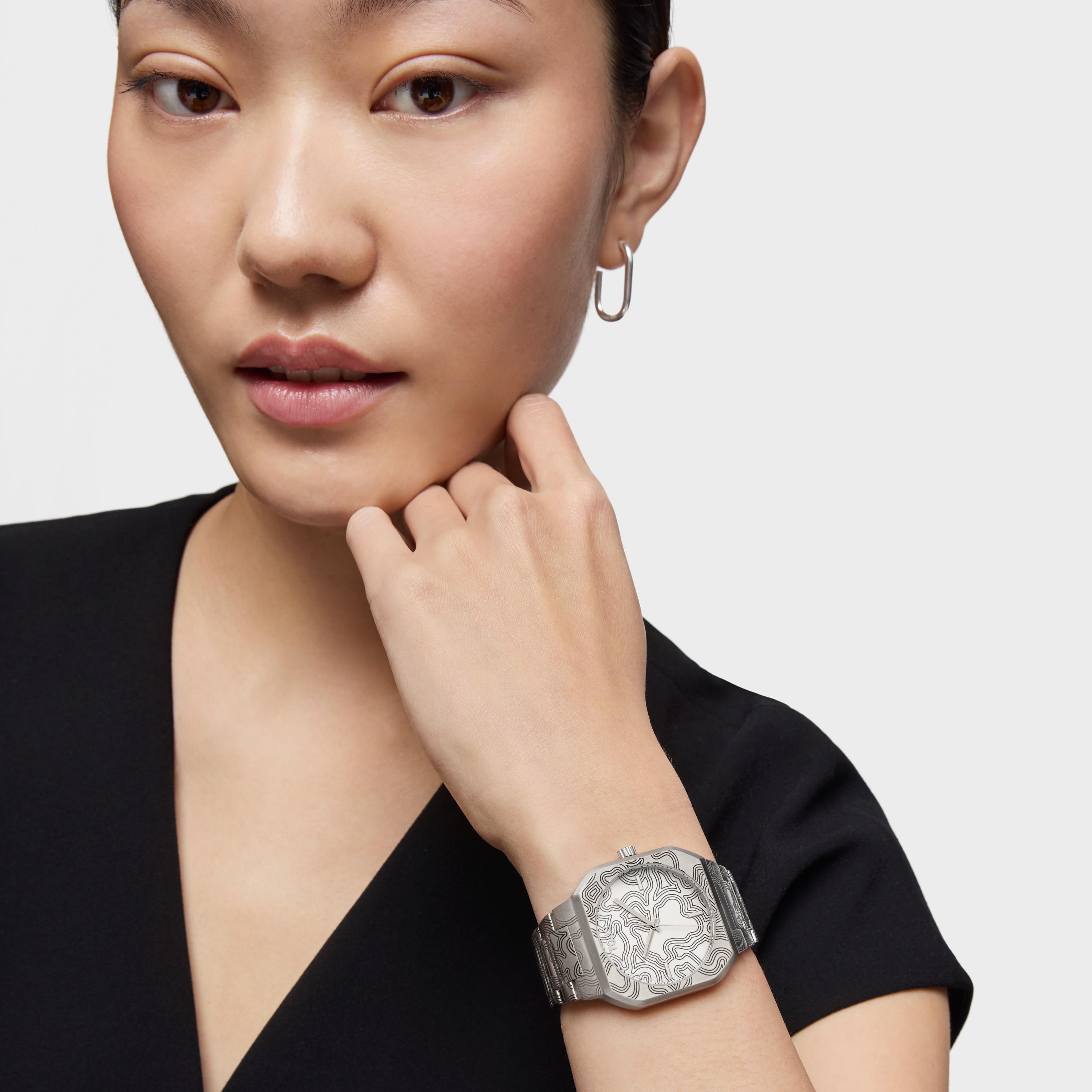 Analog Watch with embossed steel bracelet Lit