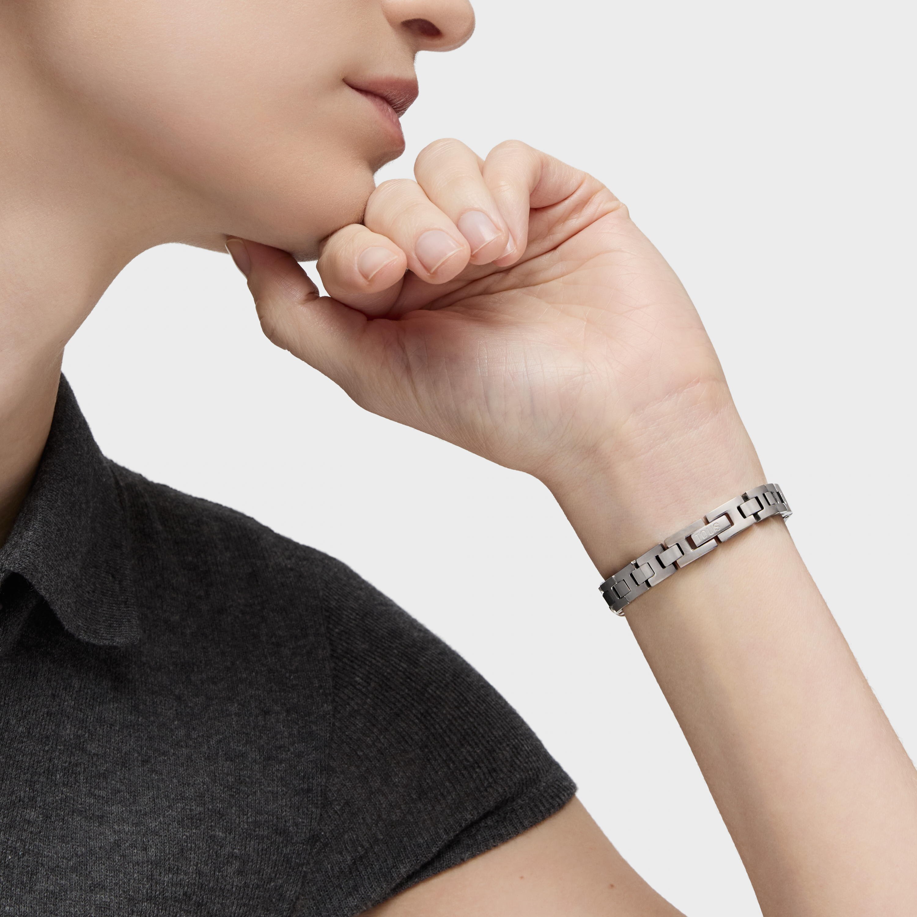 Analog jeweled Watch with steel chain bracelet Oval Time