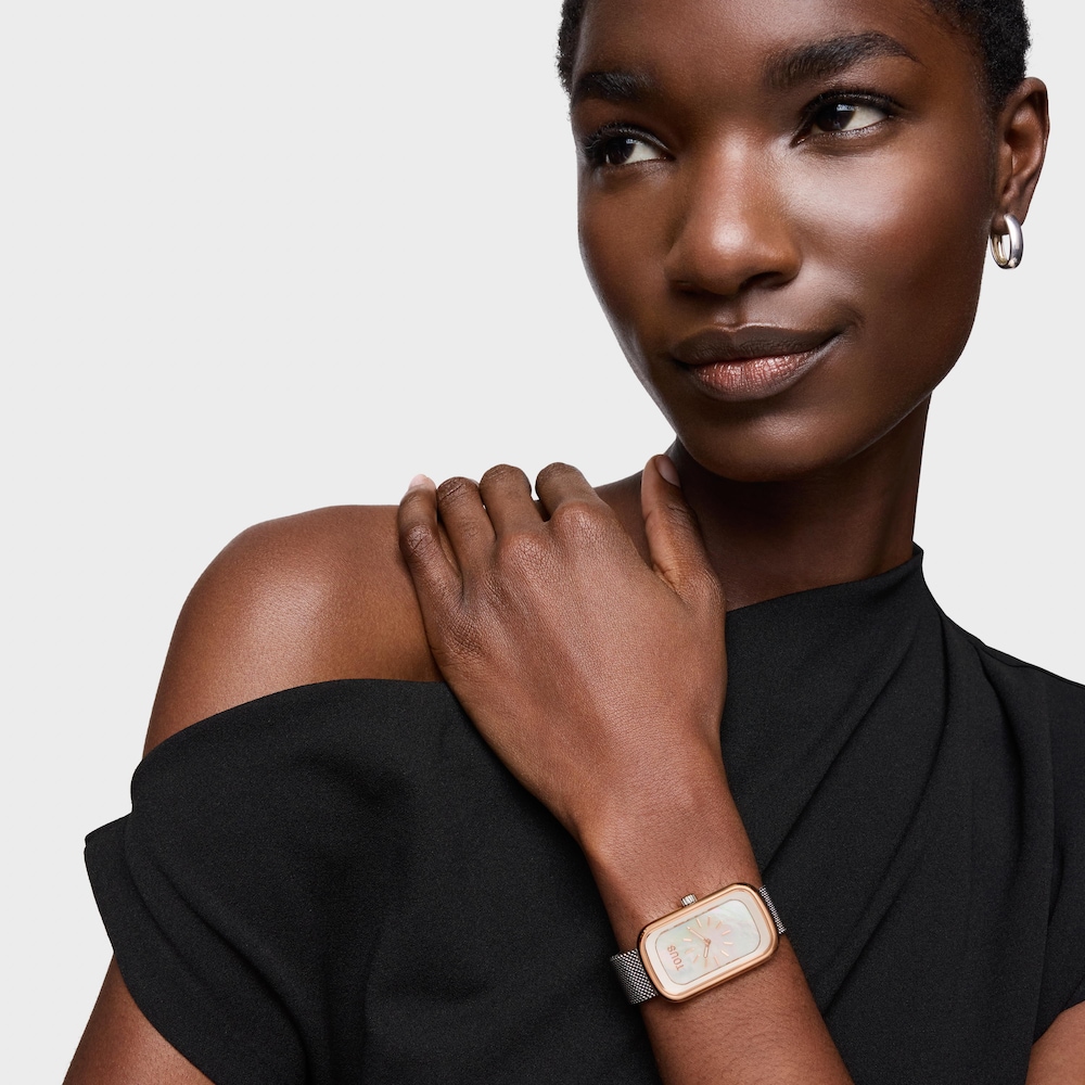 Reloj anal&oacute;gico con esfera de n&aacute;car y brazalete bicolor T-Band Club