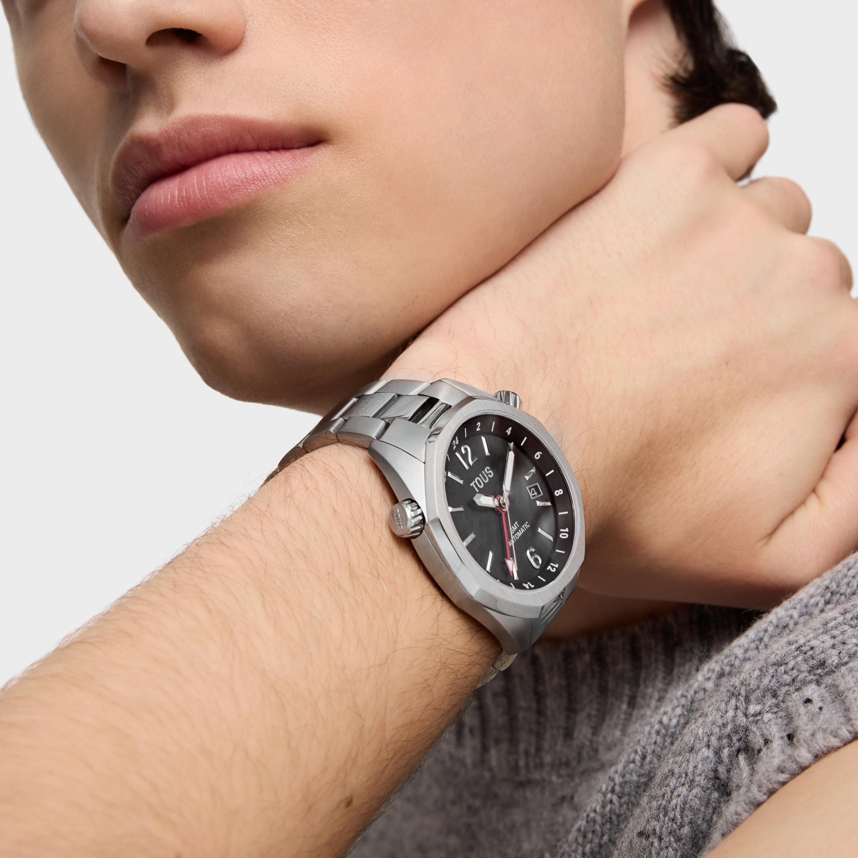 Reloj gmt automático con esfera de nácar gris y brazalete de eslabones de acero Tous Now