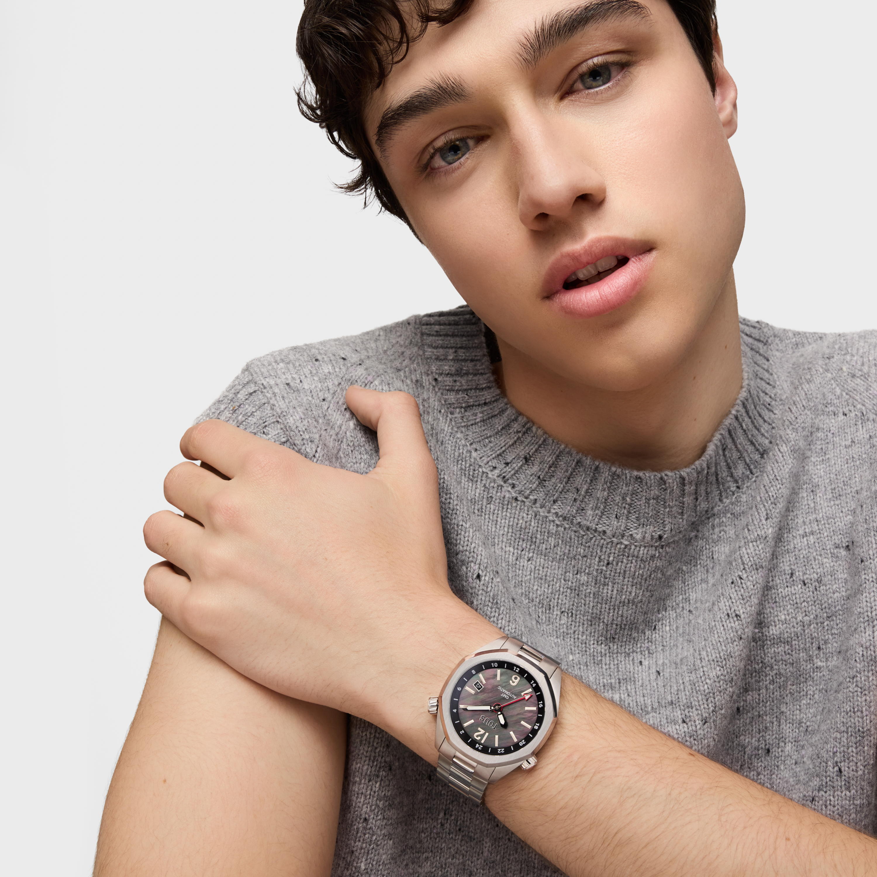 Reloj gmt automático con esfera de nácar gris y brazalete de eslabones de acero Tous Now