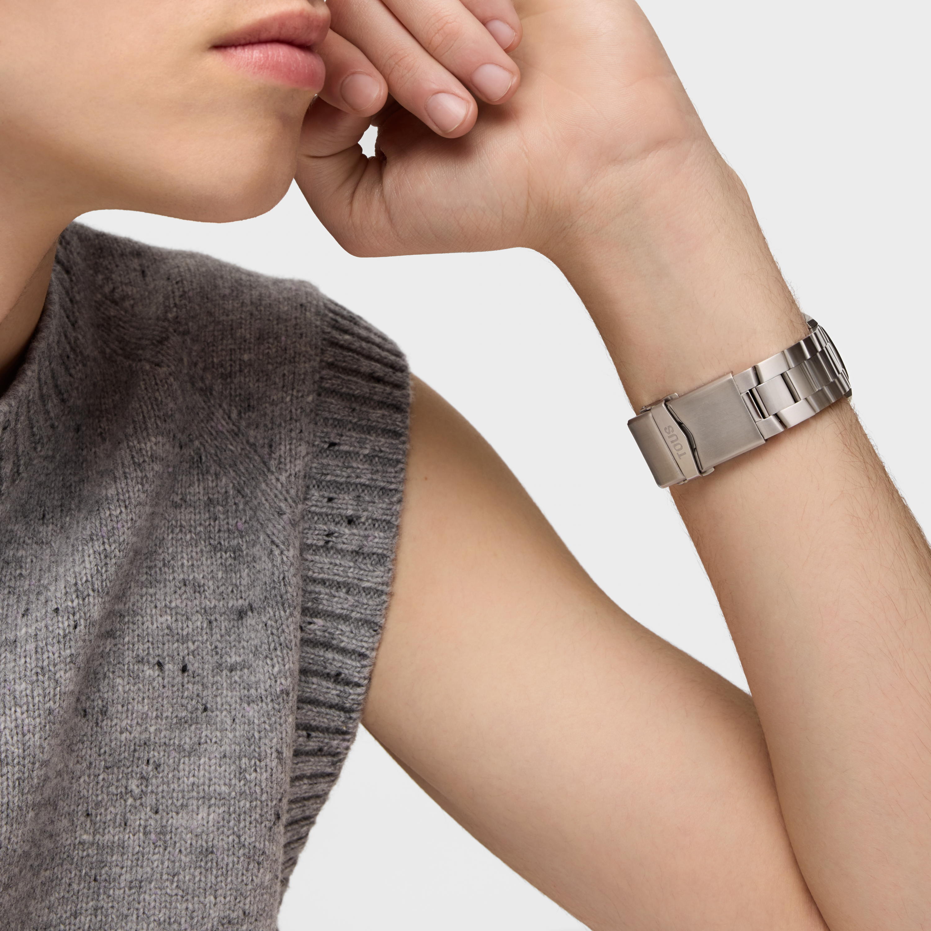Reloj gmt automático con esfera de nácar gris y brazalete de eslabones de acero Tous Now