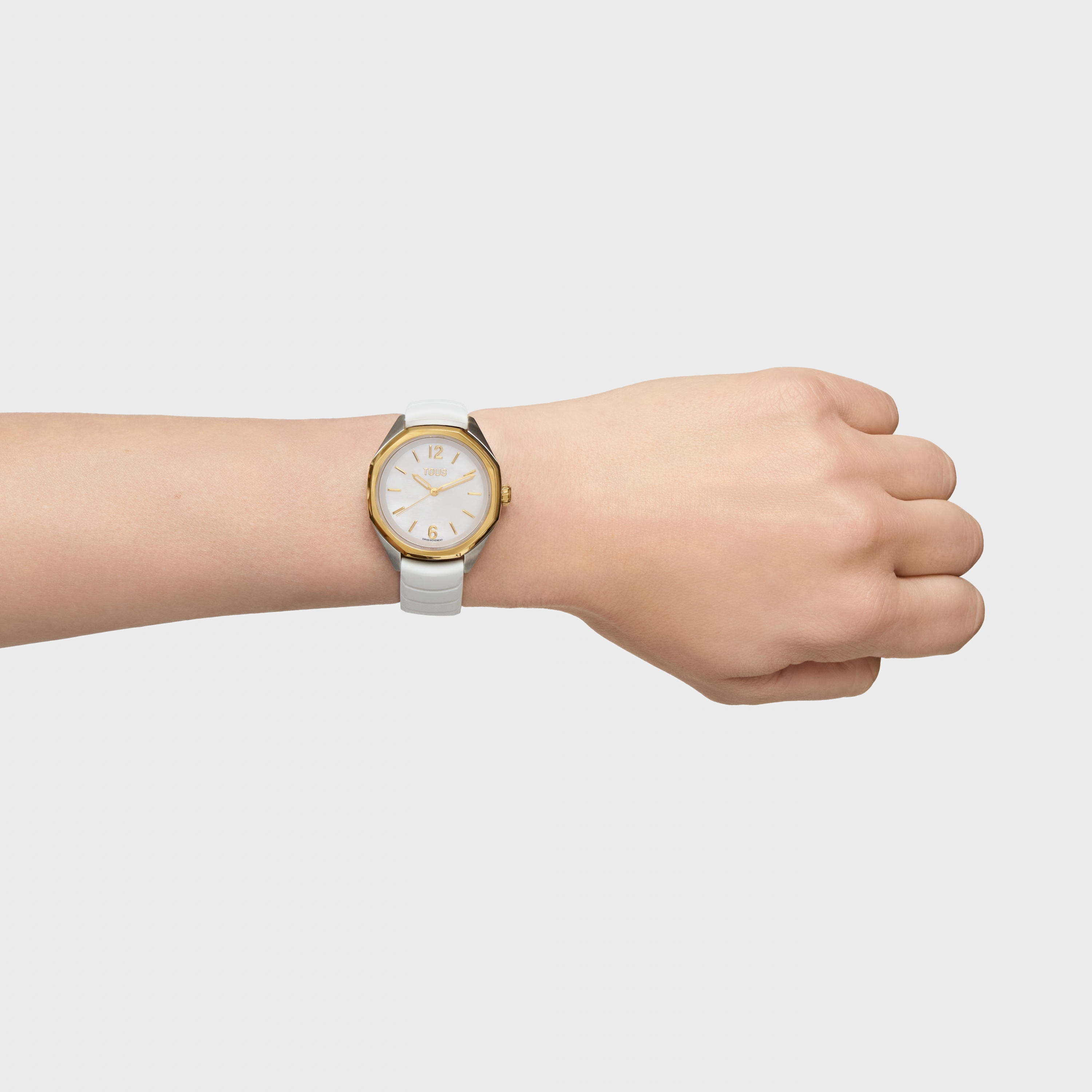 Reloj bicolor analógico con movimiento suizo, esfera de nácar y correa de caucho blanca TOUS Now Lady