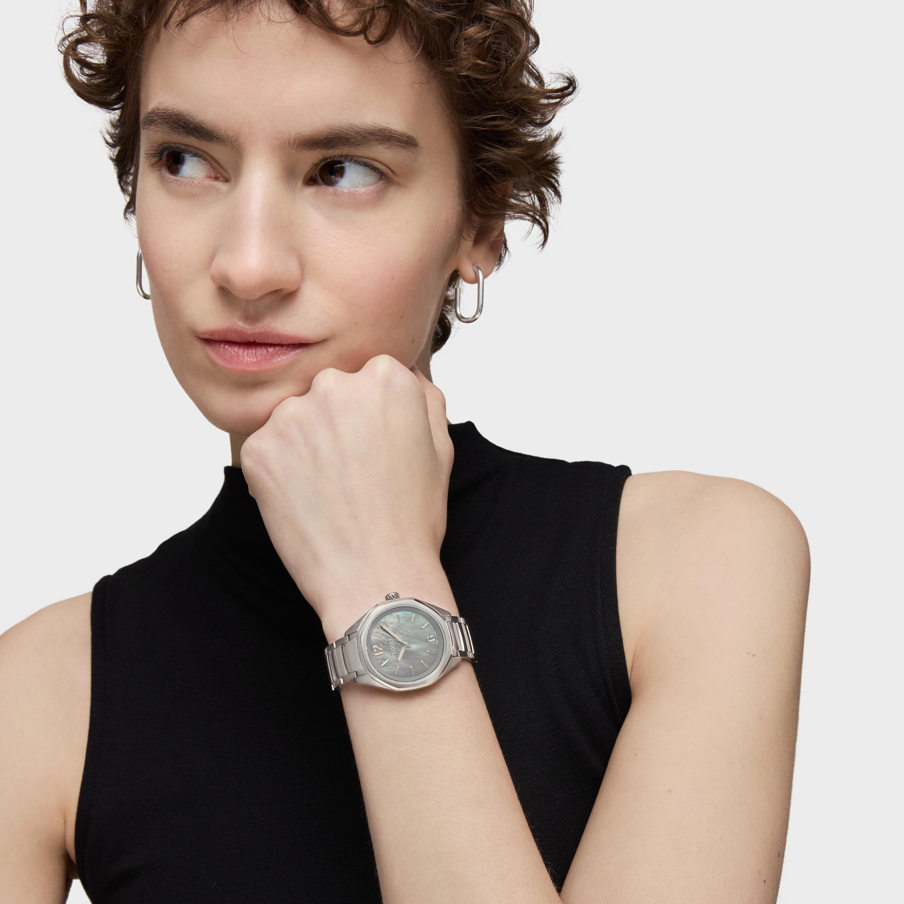Reloj analógico con movimiento suizo, esfera de nácar y brazalete de eslabones de acero Tous Now Lady