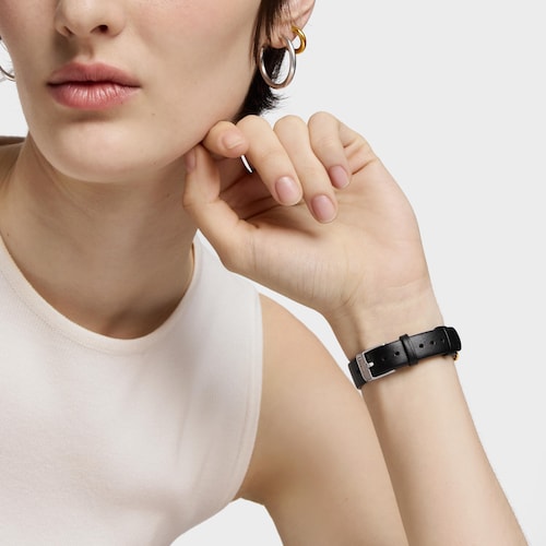 Reloj analógico con brazalete de piel negra, acero dorado y esfera de nácar Epic Icon