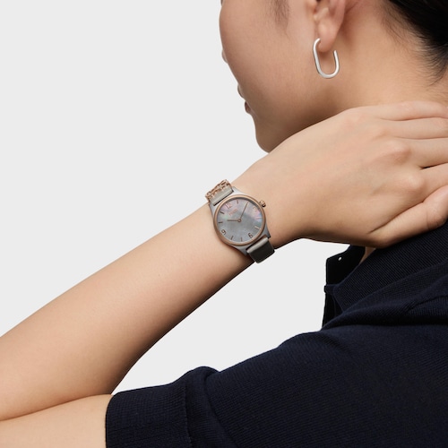 Reloj analógico con brazalete de piel gris, acero rosado y esfera de nácar Epic Icon