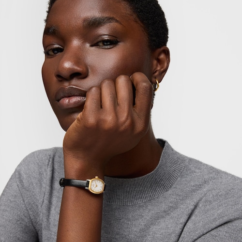 Reloj oval con movimiento suizo analógico de acero, oro 14 kt y brazalete de piel Les Classiques Mini