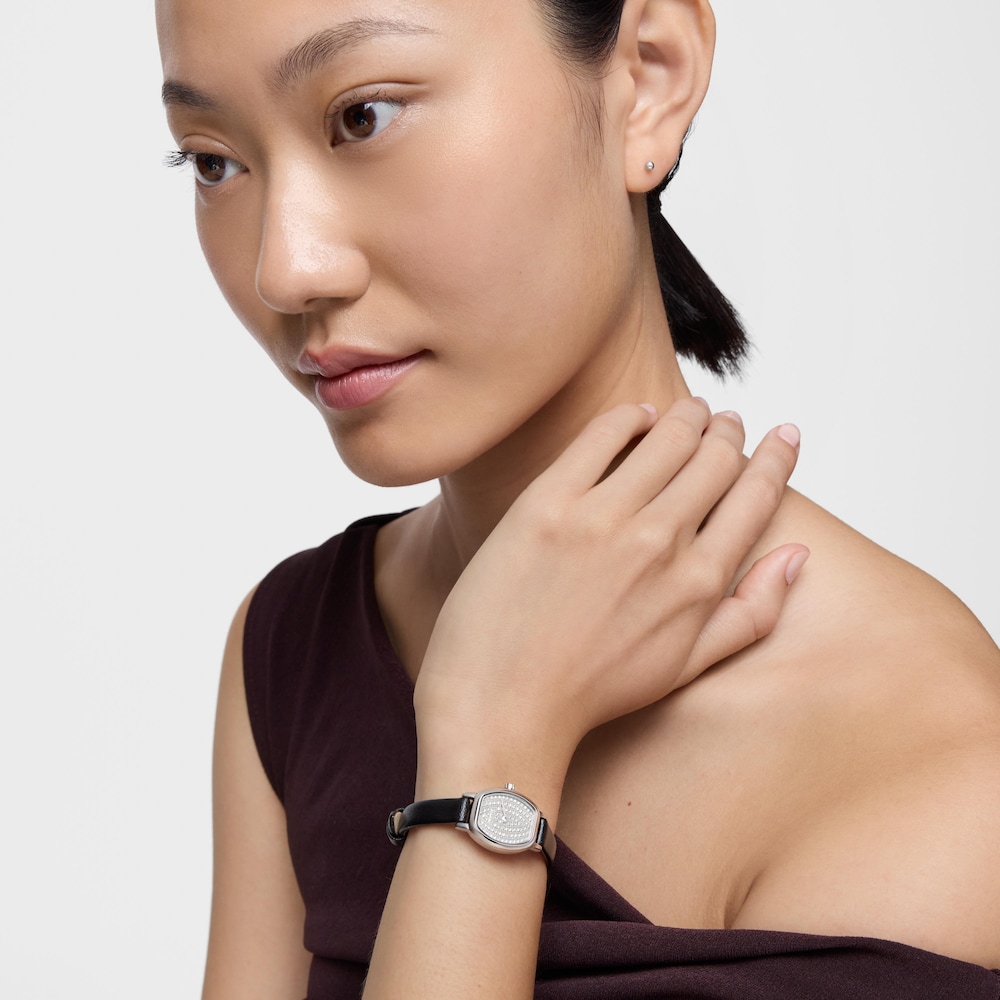 Rel&oacute;gio com movimento su&iacute;&ccedil;o anal&oacute;gico com 0,30&nbsp;ct em diamantes e bracelete em pele Les Classiques Mini