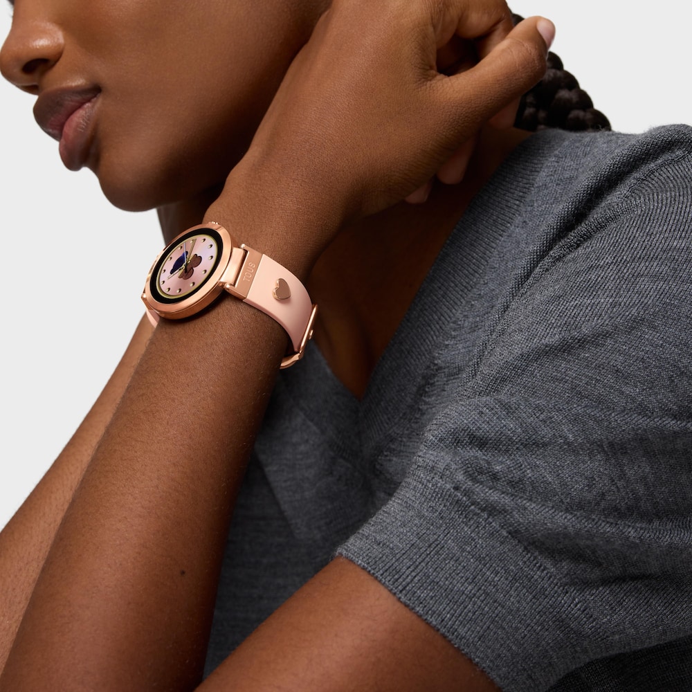 Rellotge de polsera smartwatch amb corretja nude i motius d&rsquo;acer rosat TOUS S-CONNECT CHARMS