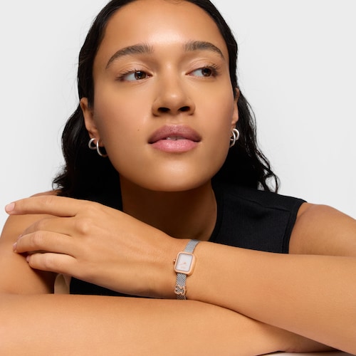 Orologio analogico con bracciale in acciaio, motivo in acciaio rosa e quadrante in madreperla TOUS ICON TIME CHARMS