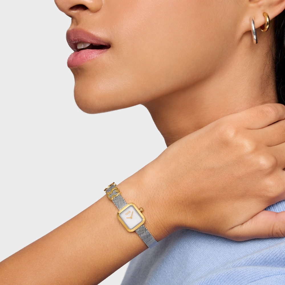 Reloj anal&oacute;gico con brazalete de acero con motivo, acero dorado y esfera de n&aacute;car ICON TIME CHARMS