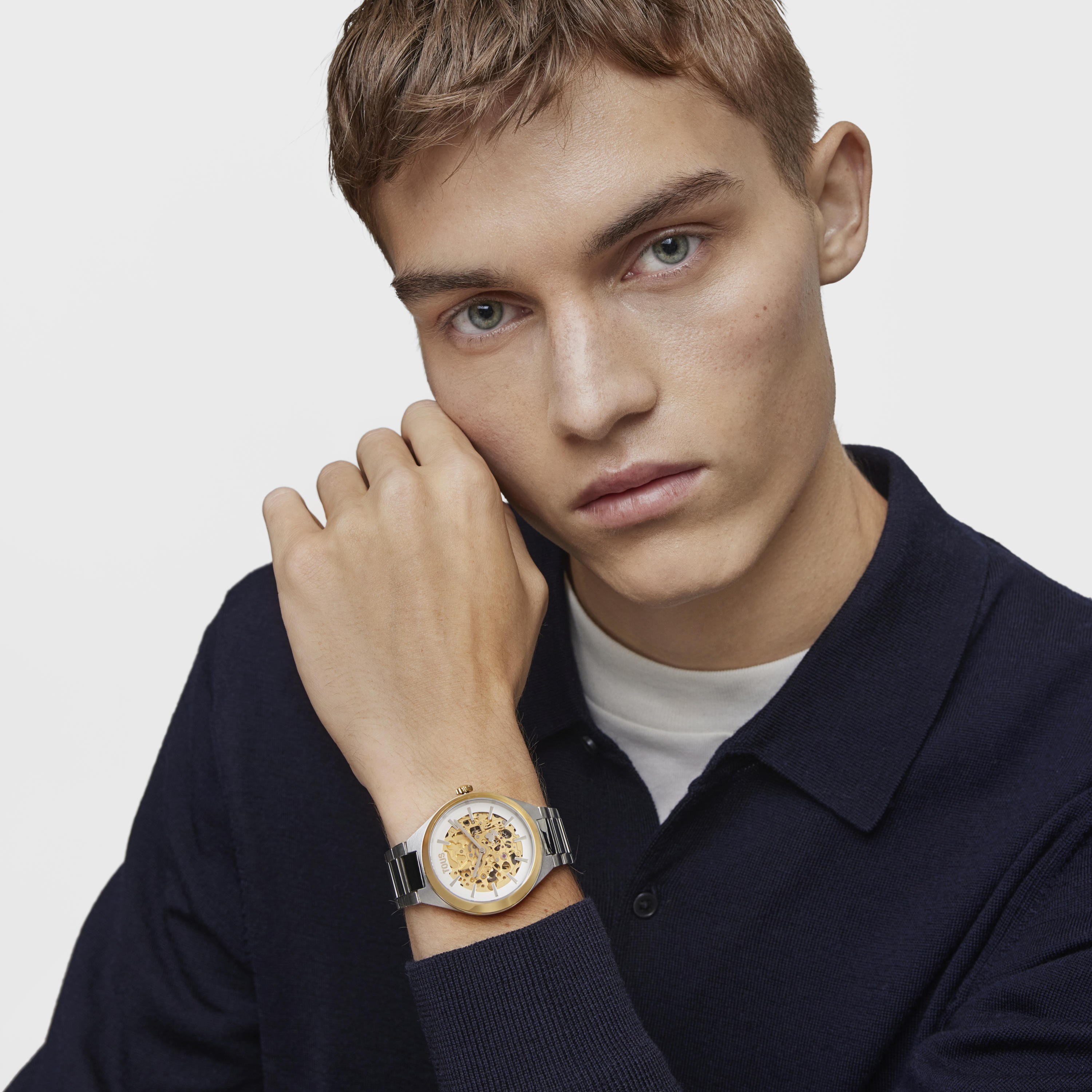 Reloj analógico con acero IPG dorado y brazalete de acero Karat Round