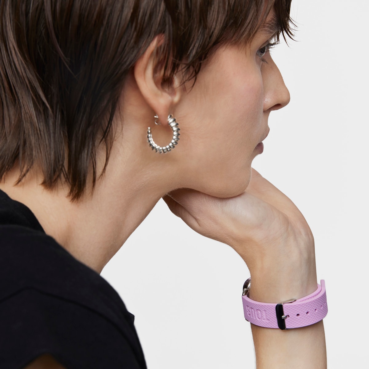 D-Connect Smartwatch with pink silicone strap