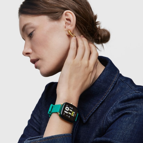D-Connect Smartwatch with green silicone strap