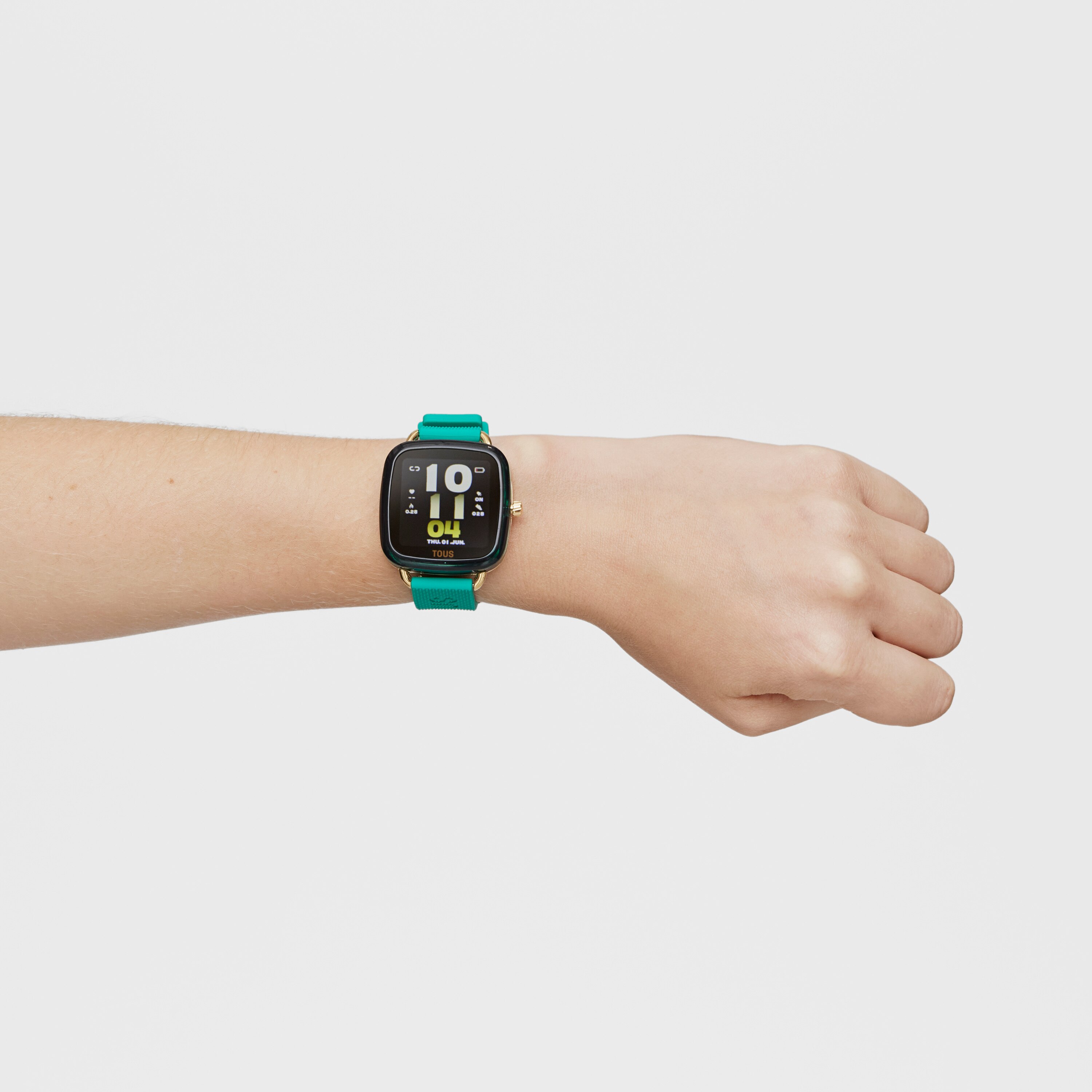 D-Connect Smartwatch with green silicone strap