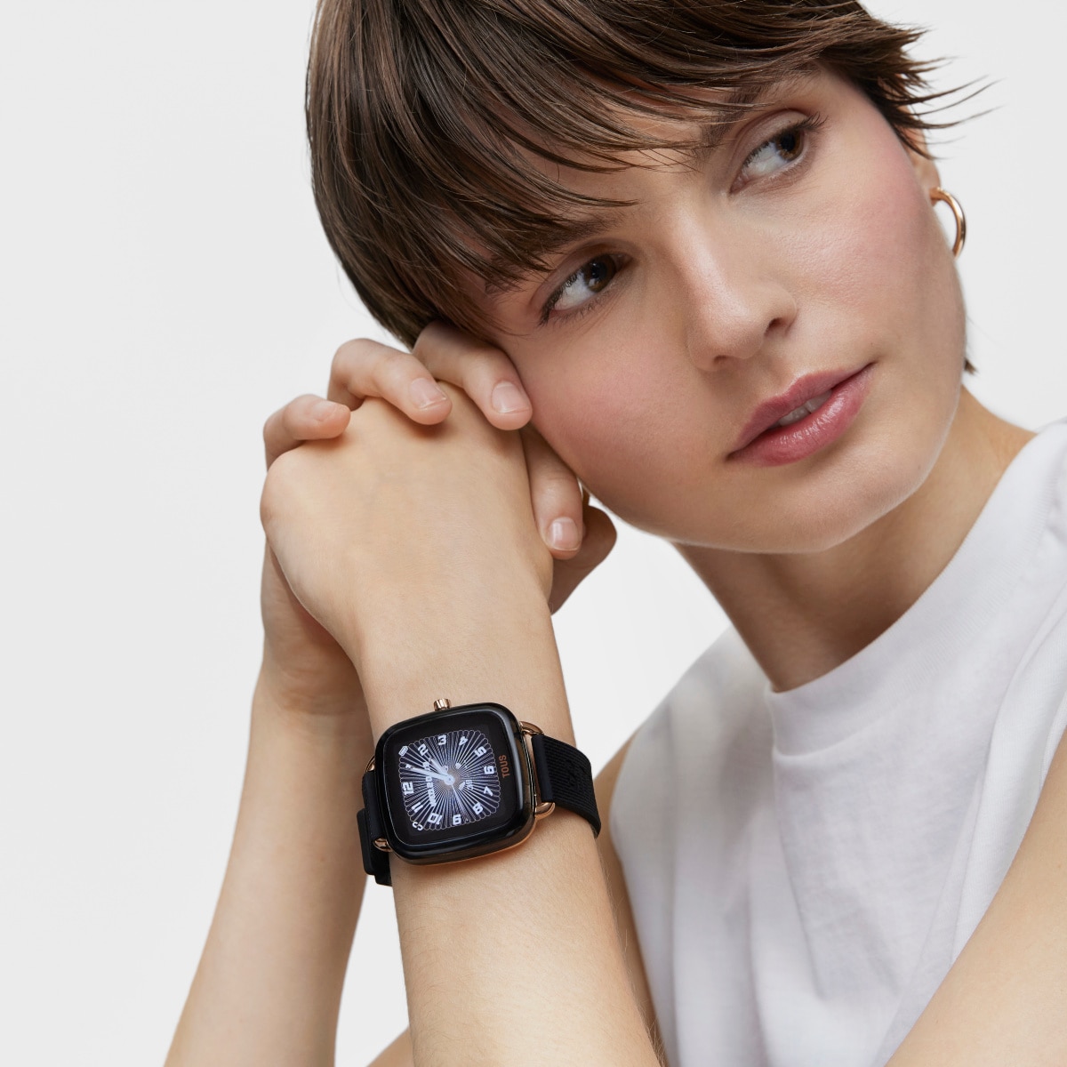 D-Connect Smartwatch with black silicone strap