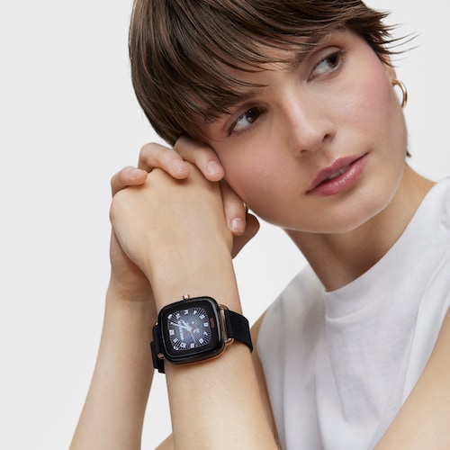 D-Connect Smartwatch with black silicone strap