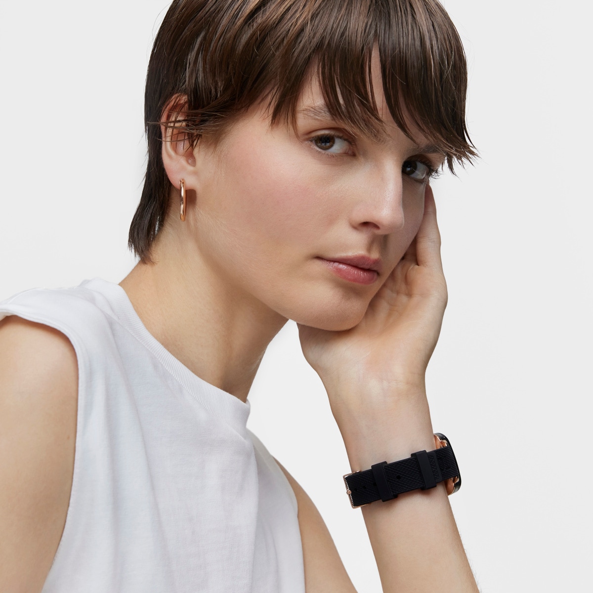 D-Connect Smartwatch with black silicone strap