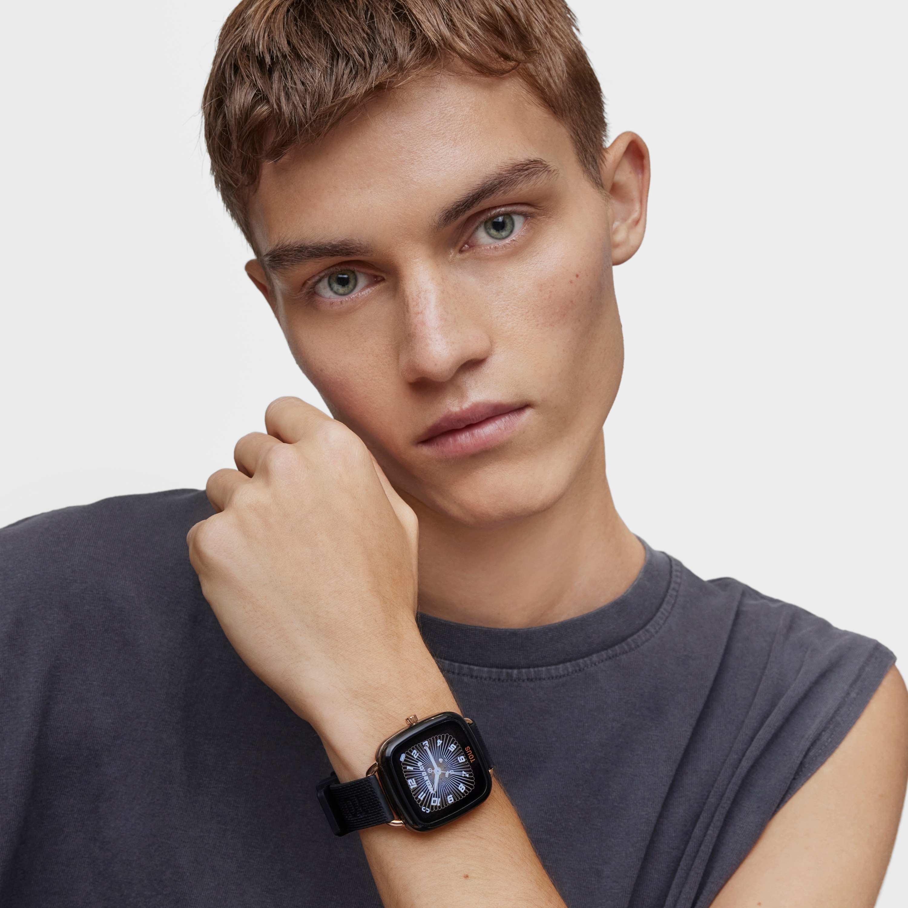 D-Connect Smartwatch with black silicone strap