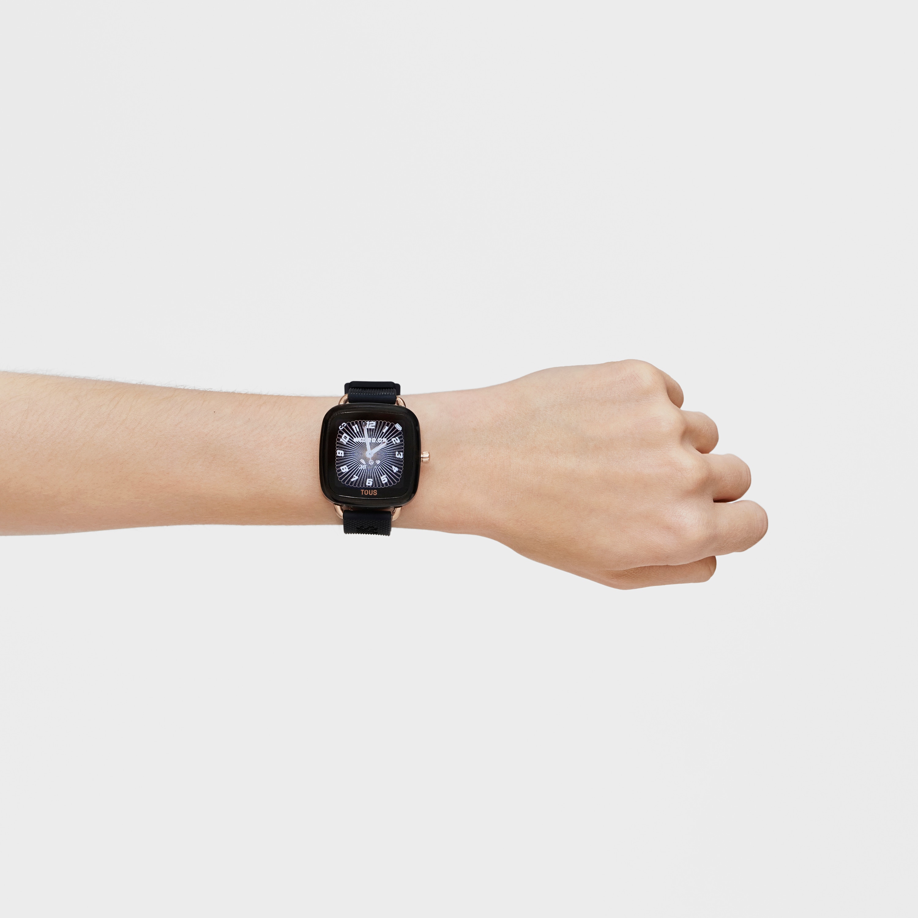 D-Connect Smartwatch with black silicone strap