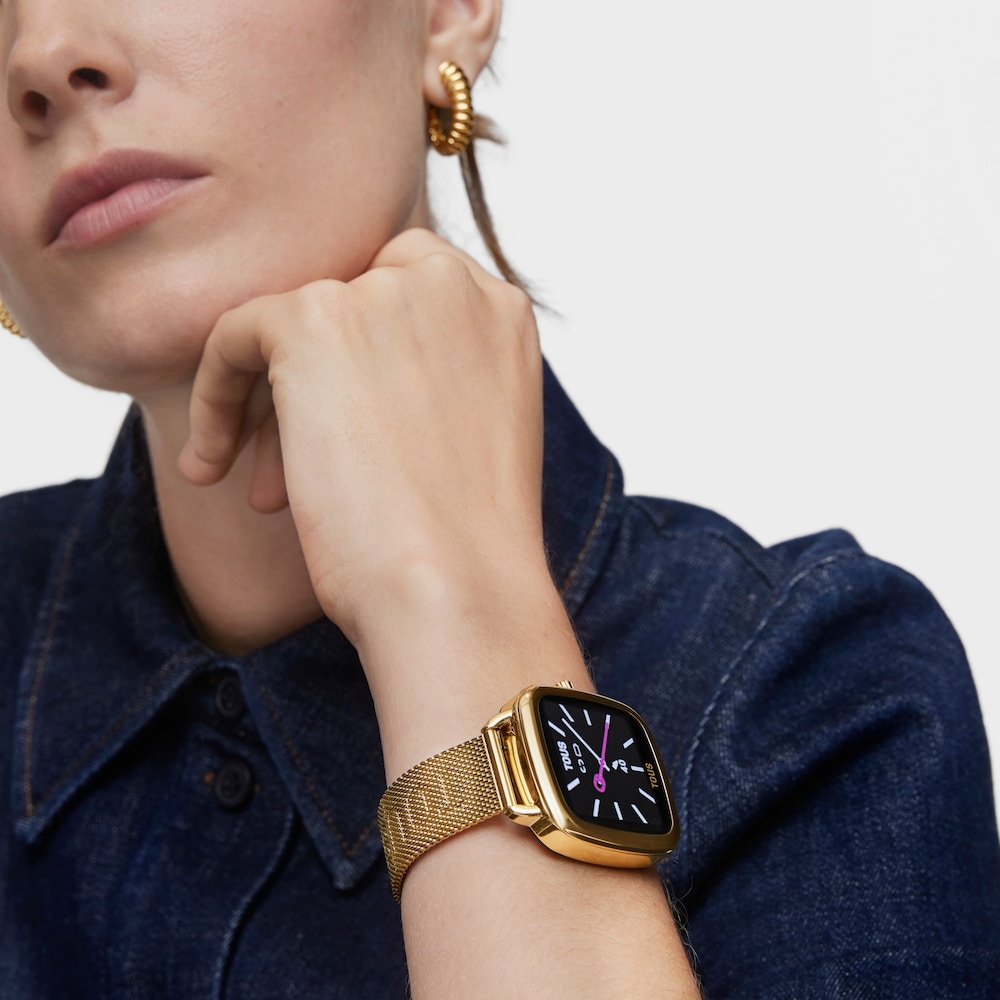 Reloj smartwatch con brazalete de acero IPG dorado D-Connect
