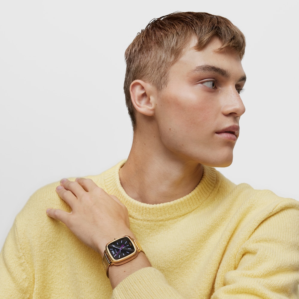 Reloj smartwatch con brazalete de acero IPG dorado D-Connect