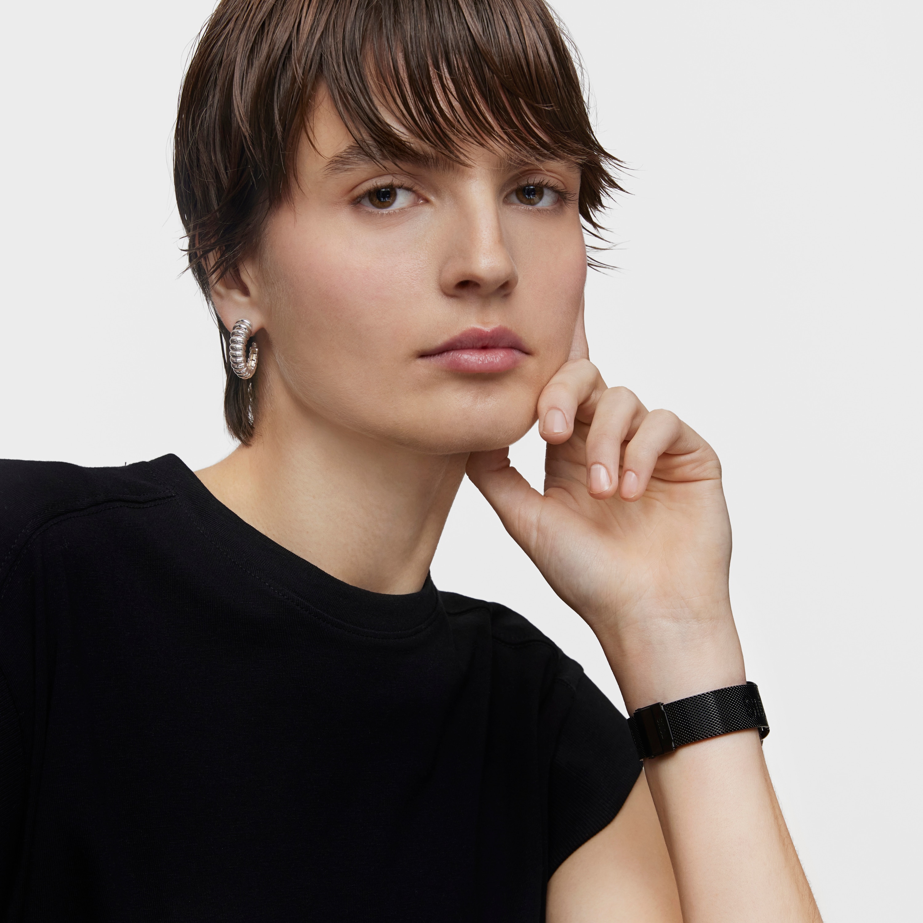 D-Connect Smartwatch with black IP steel bracelet