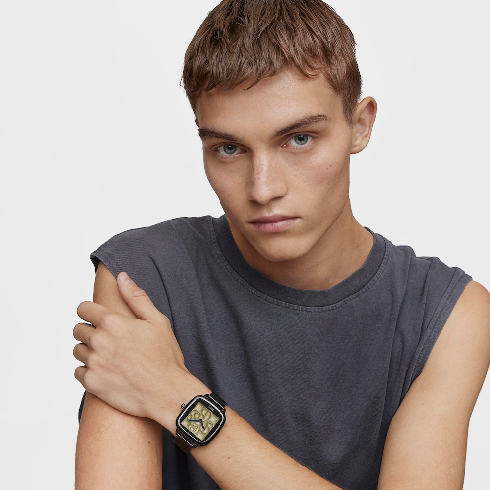 Reloj smartwatch con brazalete de acero IP negro D-Connect