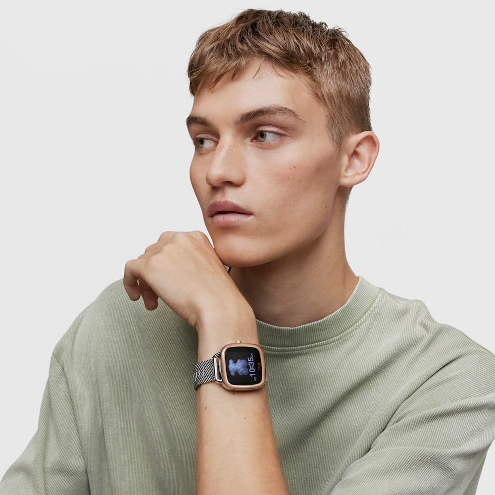 Chytr&eacute; hodinky z&nbsp;růžov&eacute; IPRG oceli s&nbsp;ocelov&yacute;m n&aacute;ramkem D-Connect