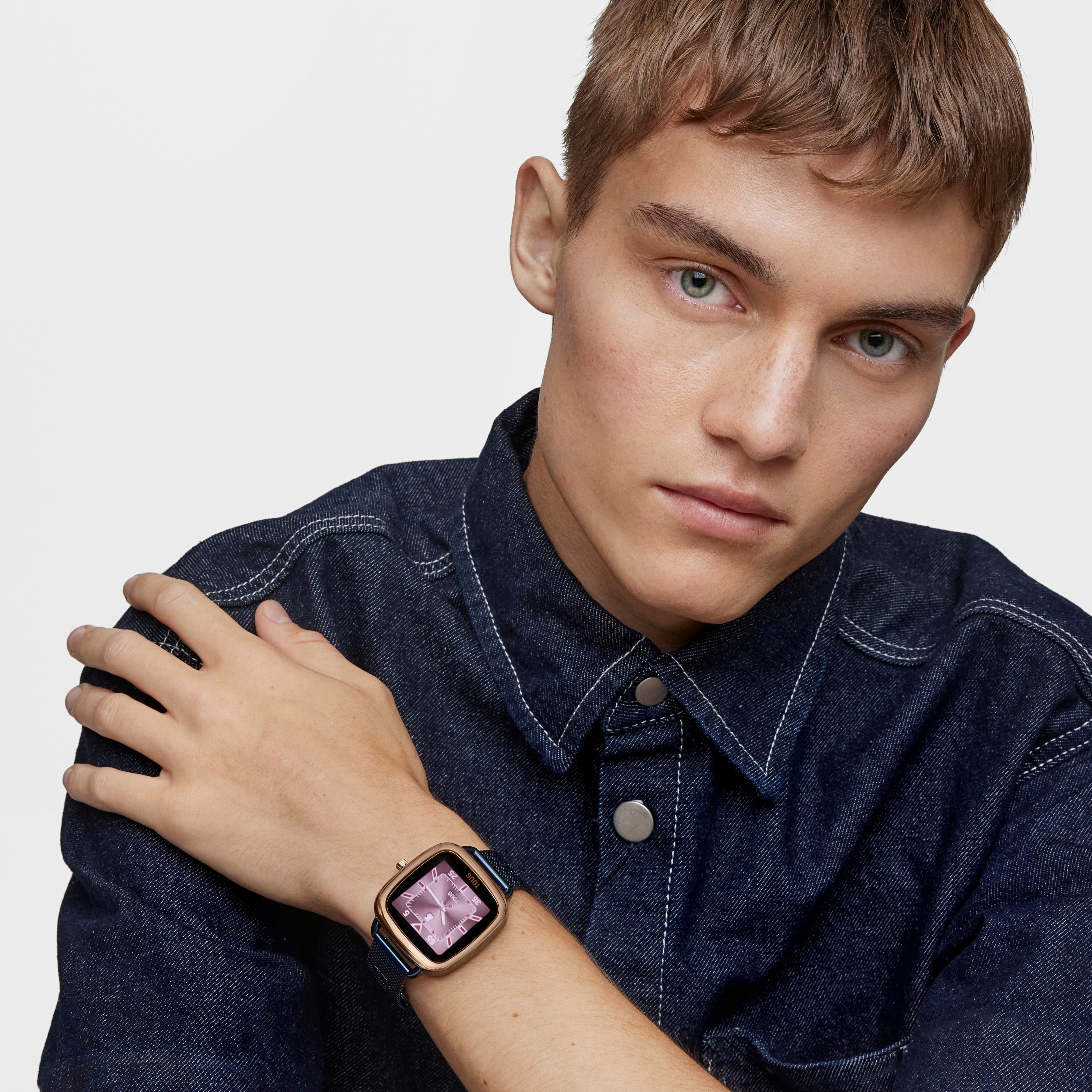D-Connect pink IPRG steel Smartwatch with blue IP steel bracelet