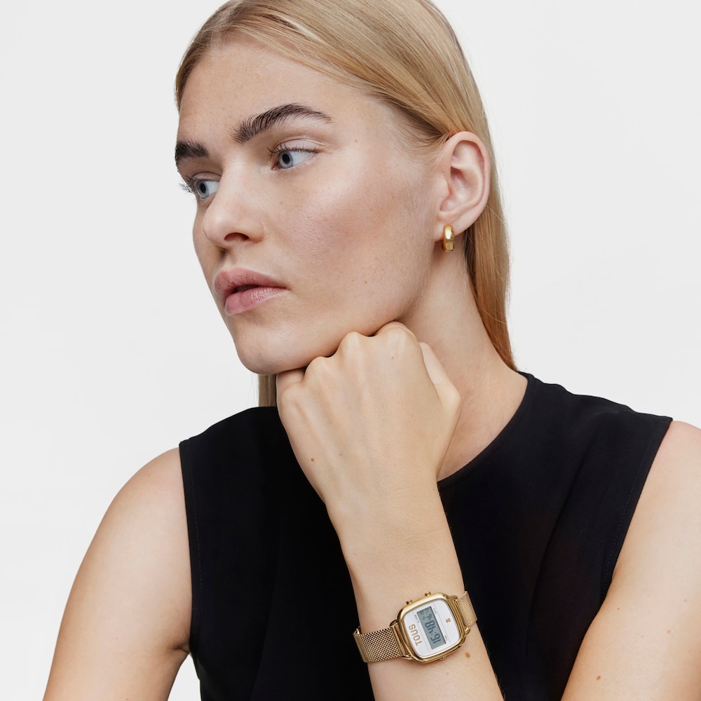 D-Logo New Digital watch with gold-colored IPG steel strap image number 4