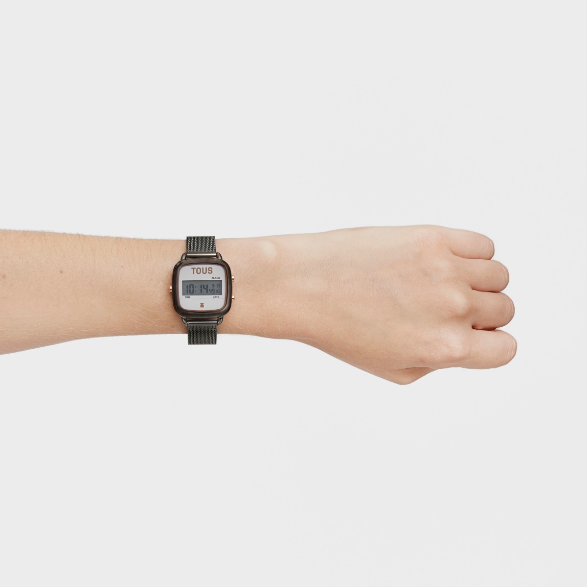 Reloj digital con brazalete de acero IPG gris D-Logo New