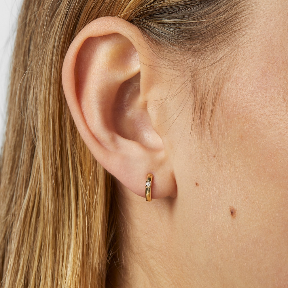 Arete aro de oro con zafiros azules y un diamante TOUS Basics