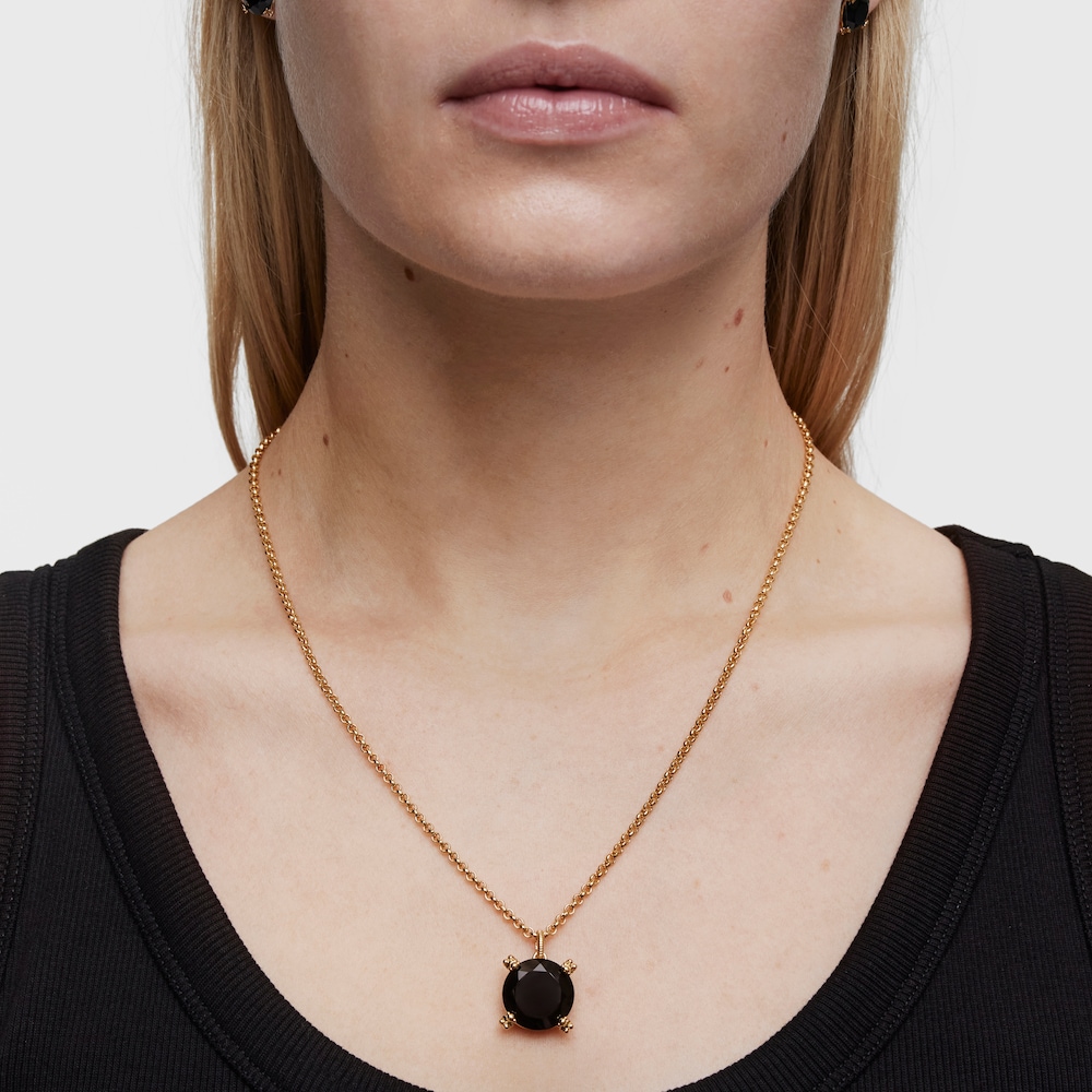 Pendant with 18kt gold plating over silver and onyx Cachito Mío Pendant with 18kt gold plating over silver and onyx Cachito Mío