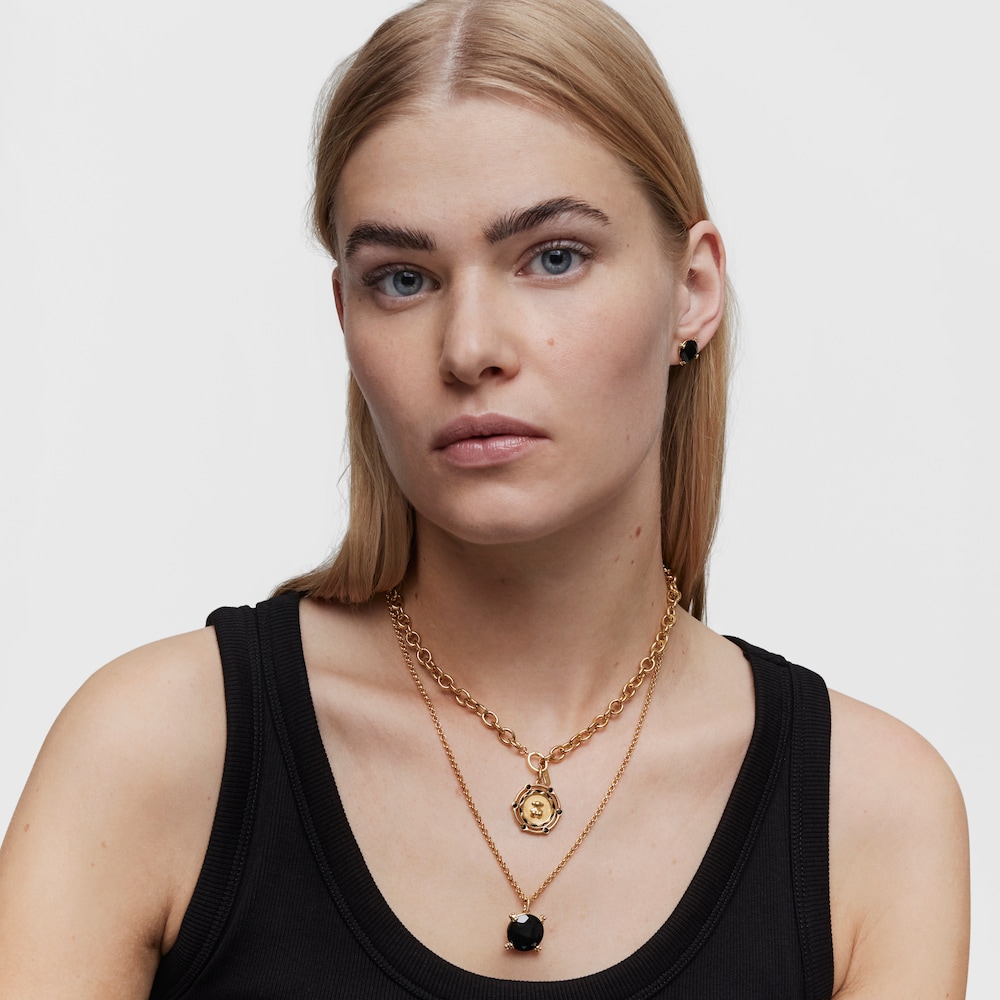 Pendant with 18kt gold plating over silver and onyx Cachito Mío Pendant with 18kt gold plating over silver and onyx Cachito Mío