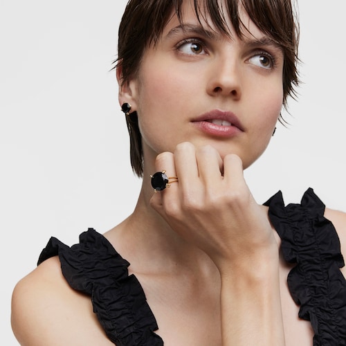 Ring with 18kt gold plating over silver and onyx Cachito Mío
