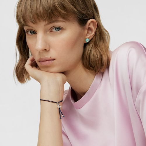 N&aacute;ramok Bold Bear s&nbsp;čiernou a&nbsp;tmavomodrou &scaron;n&uacute;rkou a&nbsp;strieborn&yacute;m medved&iacute;kom