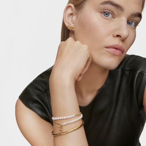 Chain bear Bracelet with gold plating over silver, cultured pearls and peridot Bold Bear