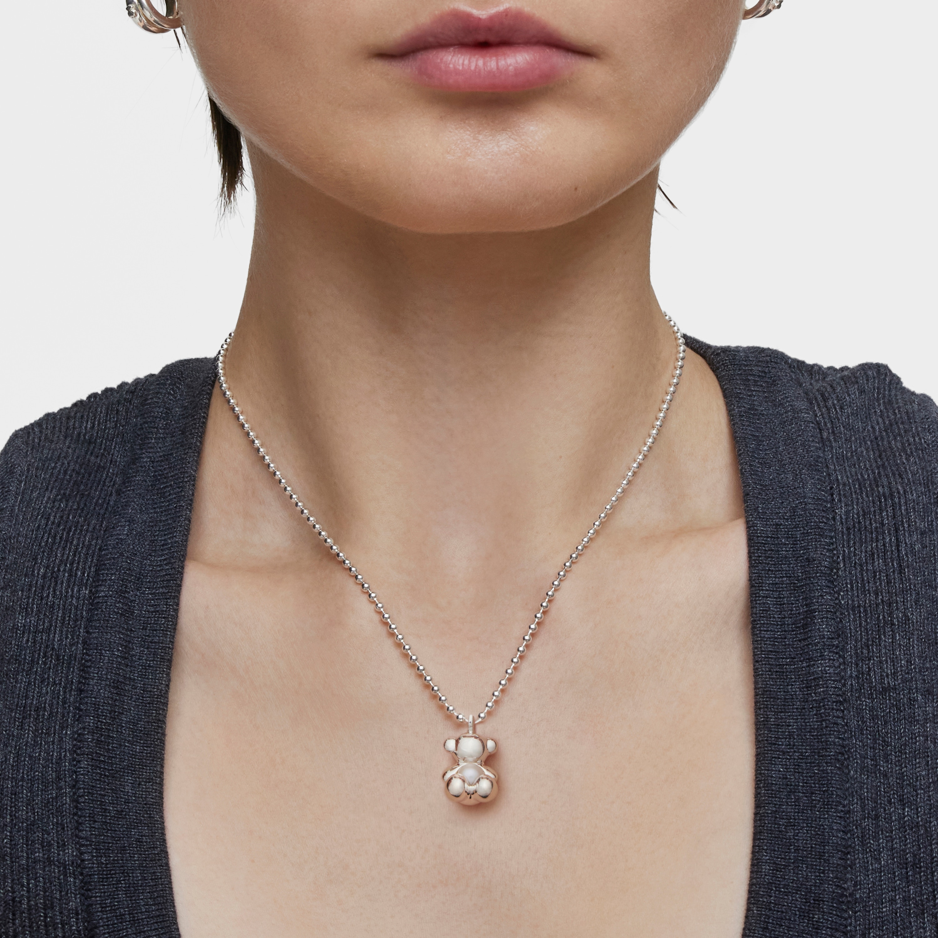 Medium bear Pendant in silver and pearl Bold Bear