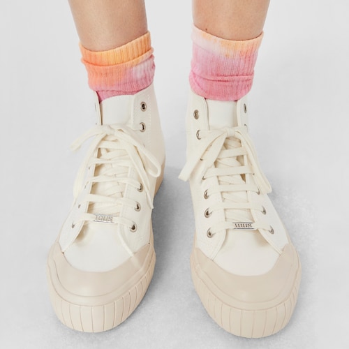 Set of two silver TOUS Steps Sneaker pins