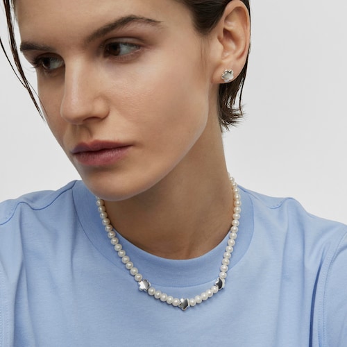 Bold Motif Necklace with cultured pearls and flower motifs in silver